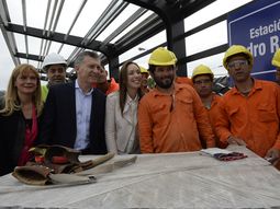 Macri justificó el tarifazo y pidió solidaridad a los empresarios con el bono de fin de año. Macri justificó el tarifazo y pidió solidaridad a los empresarios con el bono de fin de año.