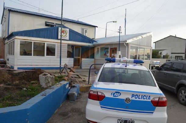 Lo sorprendieron con su amante, salió desnudo a la calle y fingió un secuestro