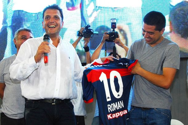 Massa pide ayuda a empresas para pagar el sueldo de RIquelme