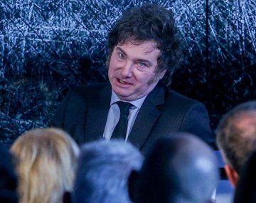 Diputados de la UCR denunciaron penalmente a Milei por su viaje a España