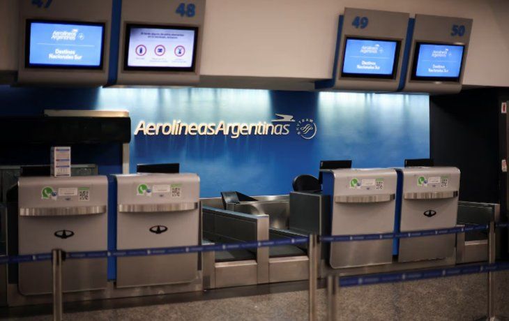Paro de controladores: cancelan 28 vuelos y reprograman otros 43 servicios