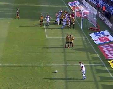 El espectacular golazo de tiro libre de Nico Barros Schelotto para Gimnasia ante Aldosivi