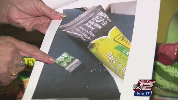 Encontró una bolsita de cocaína en el paquete de una barrita de cereales