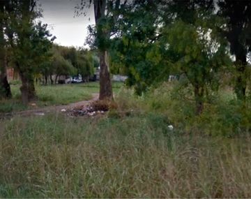 Hallan a un remisero estrangulado y con golpes en la cabeza en un descampado de Moreno