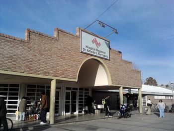 Le enviaron una bomba camuflada en encomienda y explotó en su casa