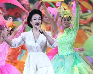 La primera dama china es una famosa soprano: así canta