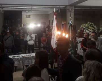 Despiden los restos de René Houseman (@ExcursioOficial)