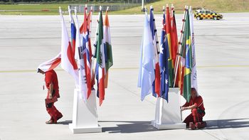 Preparativos para el G20 con las banderas de los países participantes Preparativos para el G20 con las banderas de los países participantes