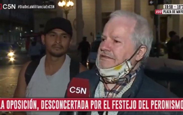 Un militante se quebró e hizo emocionar a todos en la Plaza