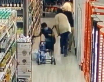 Así balearon al encargado de un supermercado en Villa Urquiza