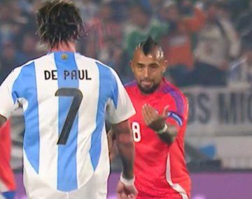 Los gestos de provocación de Arturo Vidal a Rodrigo De Paul