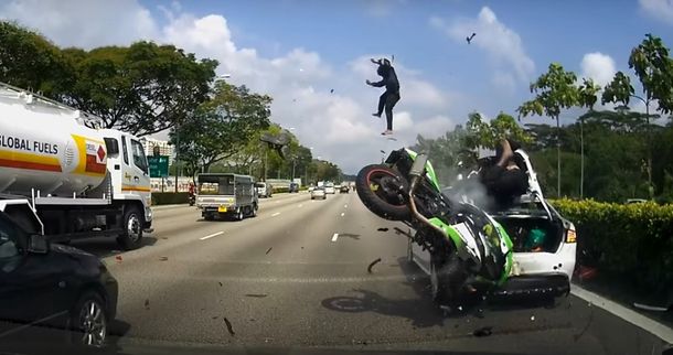Grave accidente de moto en Singapur