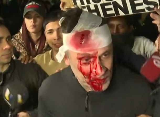 Incidentes en el acto de Javier Milei en Moreno: le revolearon un botellazo a un periodista