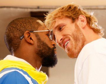 ¡Tremendo! El careo entre Mayweather y Paul en la previa a la pelea del domingo