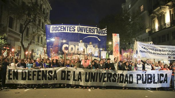 Paro en las universidades: qué reclaman los docentes y qué ofrece el Gobierno