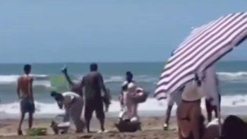 batalla campal entre vendedores ambulantes y churreros aterro a los turistas en mar azul batalla campal entre vendedores ambulantes y churreros aterro a los turistas en mar azul