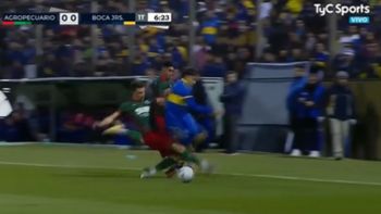 boca: la durisima patada de un jugador de agropecuario contra changuito zeballos boca: la durisima patada de un jugador de agropecuario contra changuito zeballos