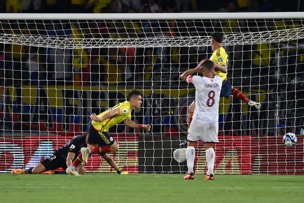 Colombia, con gol de Borré, le ganó 1-0 a Venezuela
