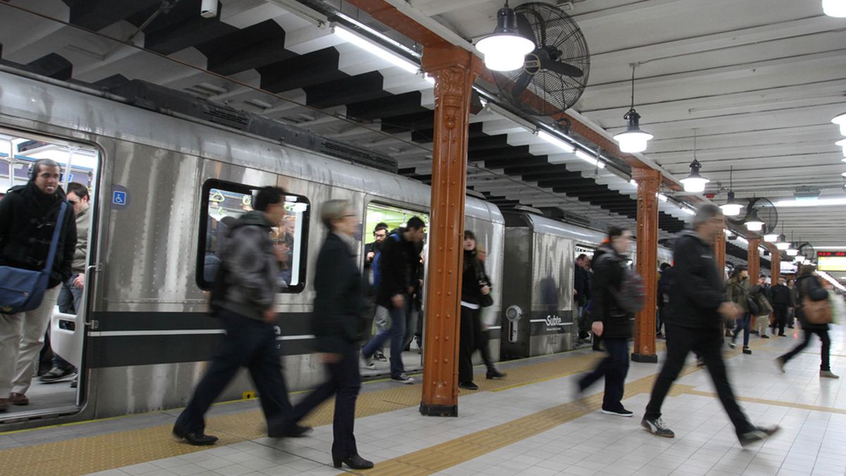 Demoras En Las Líneas B, C Y D Del Subte E Interrupción Del Premetro