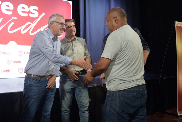 El Municipio de Tigre y la Provincia entregaron microcréditos a productores locales para el fortalecimiento de la Economía Popular