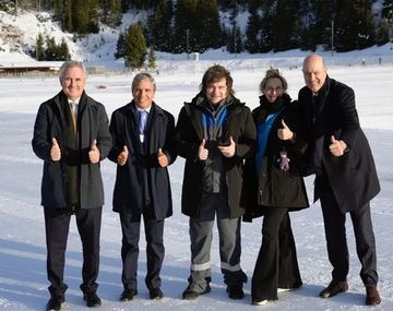 El viaje de egresados de Javier Milei a Davos.