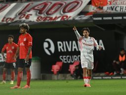 Argentinos Juniors dio el golpe y venció 2-1 a Estudiantes en La Plata