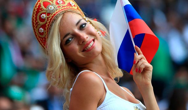 La hincha más linda de Rusia es Natalia Nemtchinova, una actriz porno