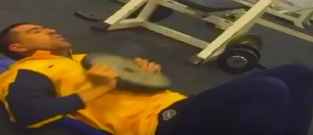 ¿Lo anotan por Lodeiro? Riquelme entrena con la ropa de Boca