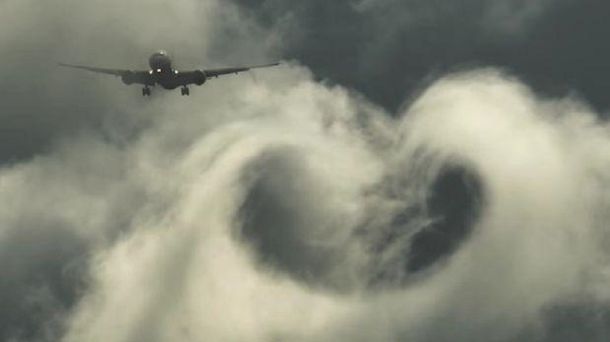 Mirá el corazón que dibujó un avión en pleno vuelo