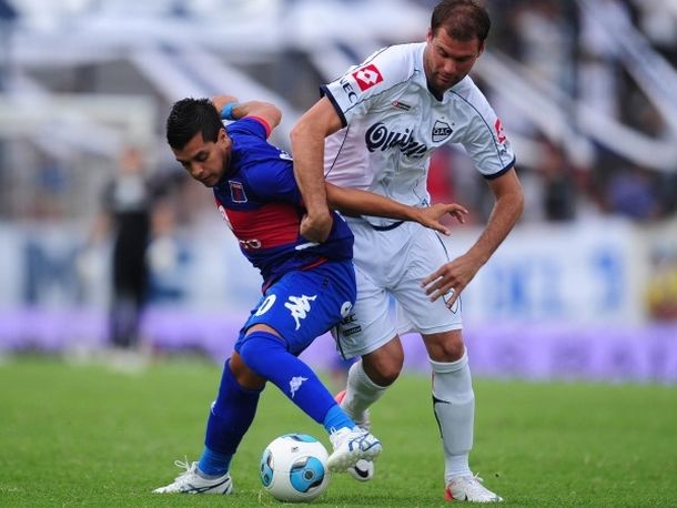 Tigre y Quilmes se enfrentan para escaparle al descenso