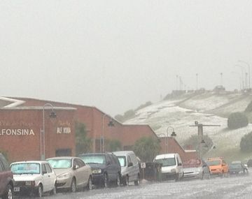 Fuerte temporal con abundante caída de granizo en La Feliz