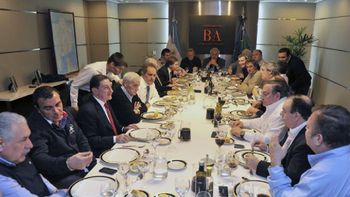 la precandidatura de scioli recibio el respaldo de mas de una veintena de gremios la precandidatura de scioli recibio el respaldo de mas de una veintena de gremios