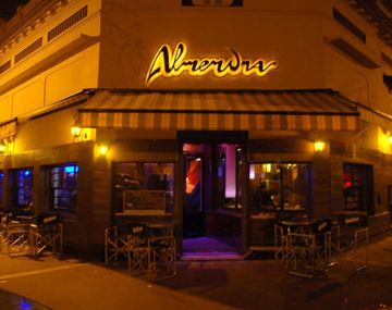 Cerró el histórico bar Almendra en La Plata y vende todo