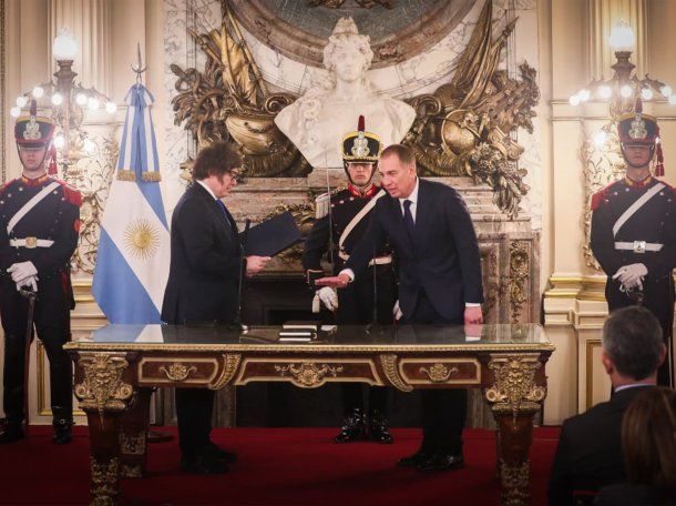 Javier Milei le tomó juramento a Diego Santilli como nuevo ministro del Interior