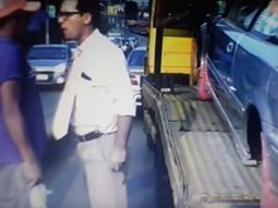 El periodista Diego Martínez se negó a que le limpiaran el vidrio y el hombre lo golpeó El periodista Diego Martínez se negó a que le limpiaran el vidrio y el hombre lo golpeó