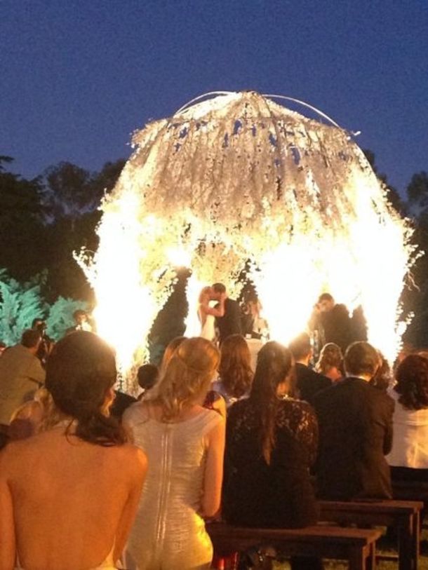 El primer beso de casados de Jésica Cirio y Martín Insaurralde