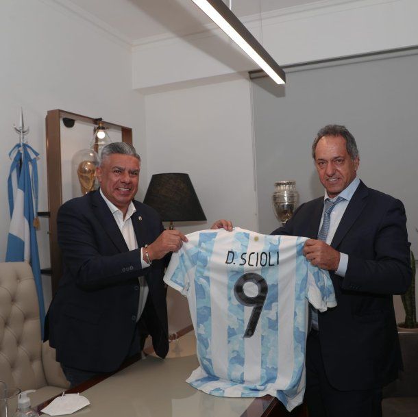 Daniel Scioli volvió cuestionar a Chiqui Tapia tras confirmarse que renovará su mandato en AFA