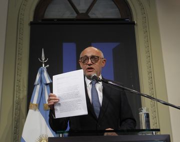 Héctor Timerman renunció como socio de AMIA
