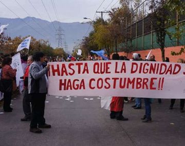 Docentes se manifestaron fuera del predio donde entrena Chile