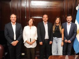 Cuatro senadores dejan el Frente de Todos