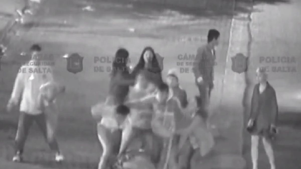 Brutal pelea en Salta: así golpearon varios jóvenes a un chico