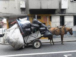 Denuncian que reparten paco en carros tirados por caballos en Quilmes