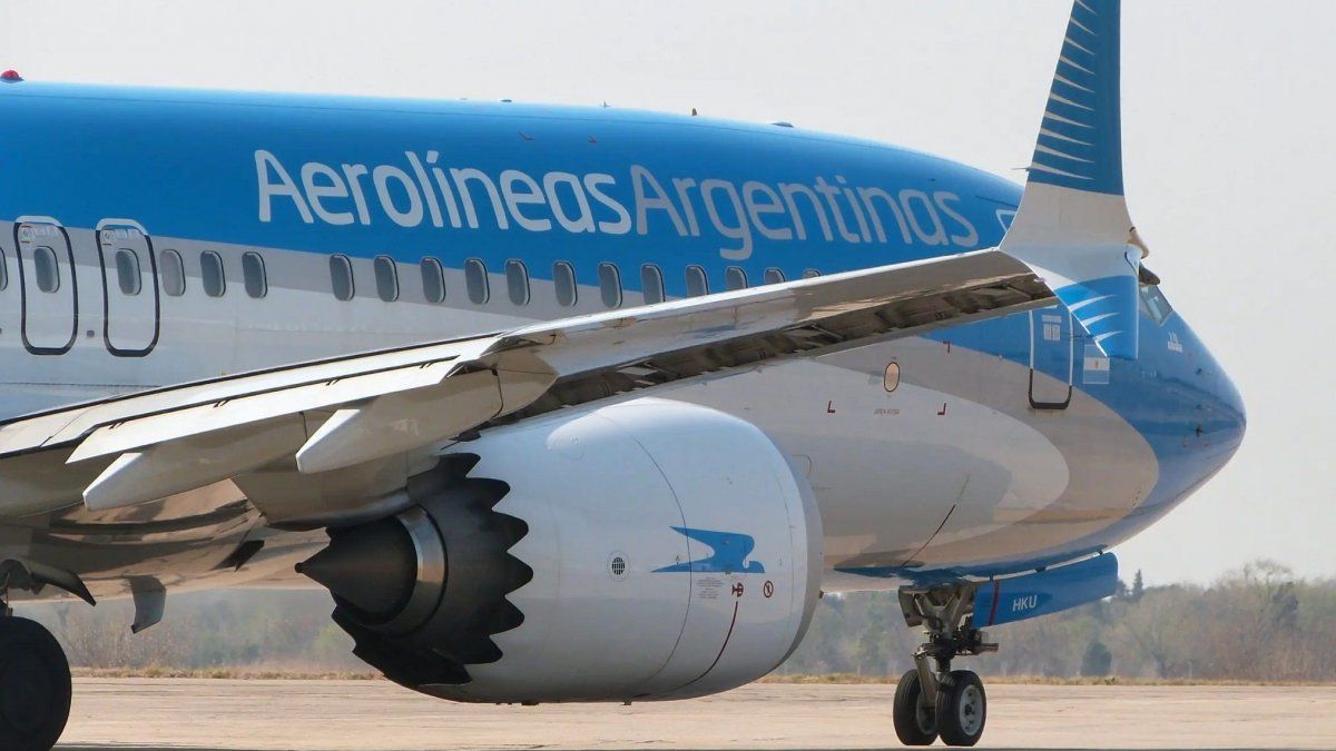 Falla técnica de Aerolíneas Argentinas provoca demoras y cancelaciones en todo el país