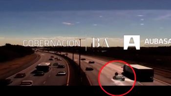 el impactante accidente entre auto y moto el impactante accidente entre auto y moto