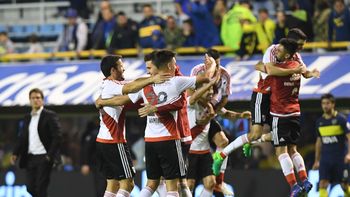 Los jugadores de River festejan el final del Superclásico en el que superaron a Boca por 3 a 1. Los jugadores de River festejan el final del Superclásico en el que superaron a Boca por 3 a 1.