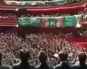 Un equipo japonés presentó a sus refuerzos ¡al ritmo de la Mona Jiménez!