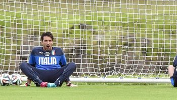 gianluigi buffon se perdera el debut italiano en el mundial gianluigi buffon se perdera el debut italiano en el mundial