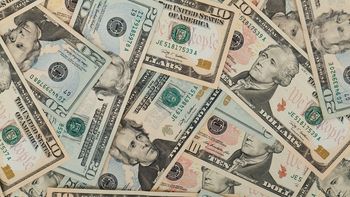 El dólar cerró con una leve suba y continúa por encima de los 38 pesos. El dólar cerró con una leve suba y continúa por encima de los 38 pesos.