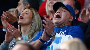 maradona, el show aparte en la victoria de los pumas maradona, el show aparte en la victoria de los pumas