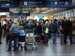 Pasajeros aeroparque DYN